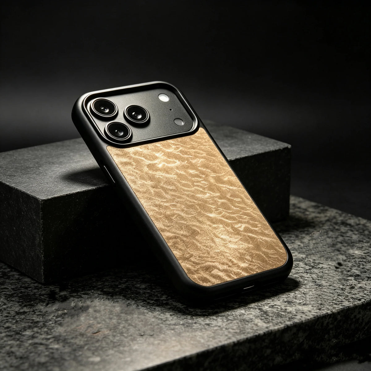 MagSafe Golden Wave 鑄造金海浪手機殻